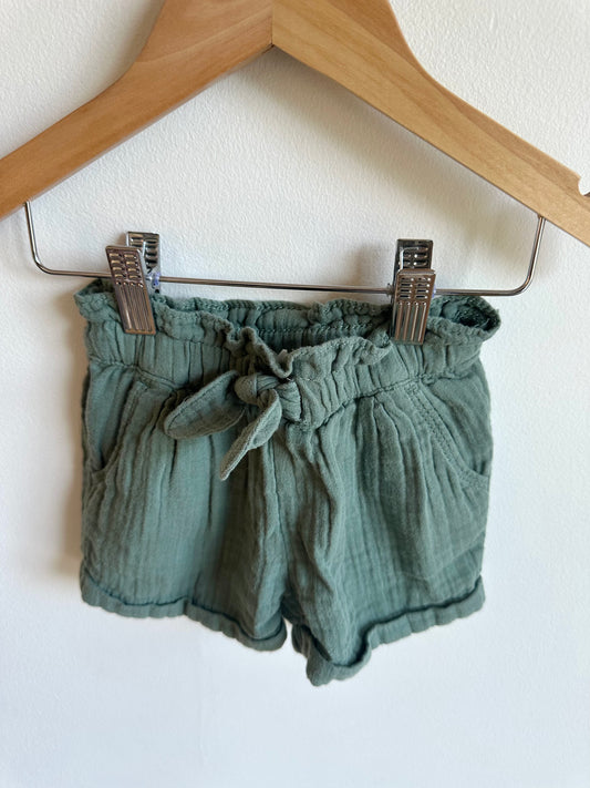 Green Shorts with Pockets / 12-18m