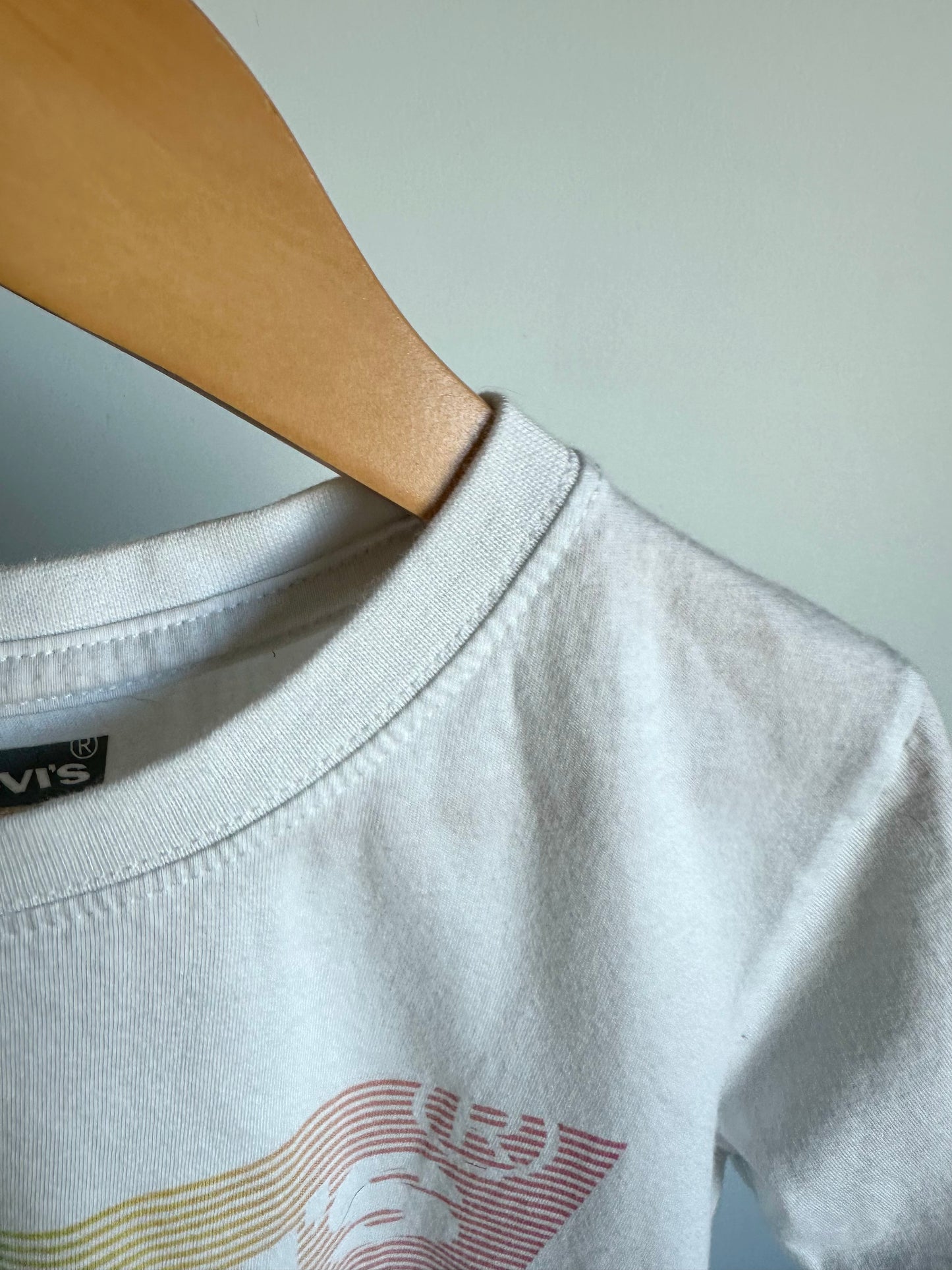 White Levi's T-shirt / 8-10 years