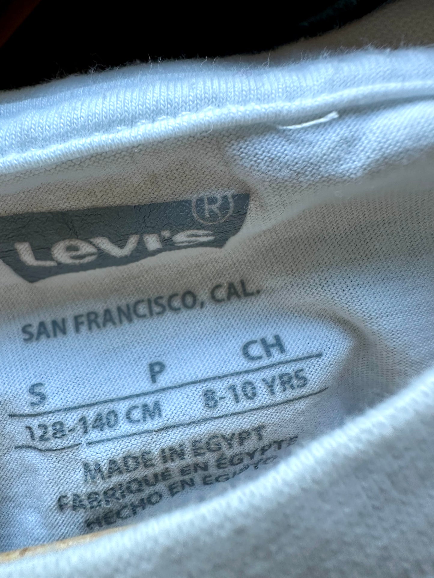 White Levi's T-shirt / 8-10 years