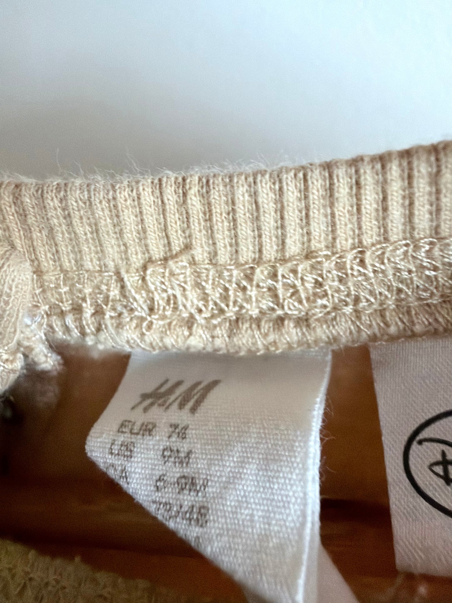 H&M Tan Winnie the Pooh Crewneck / 6-9m
