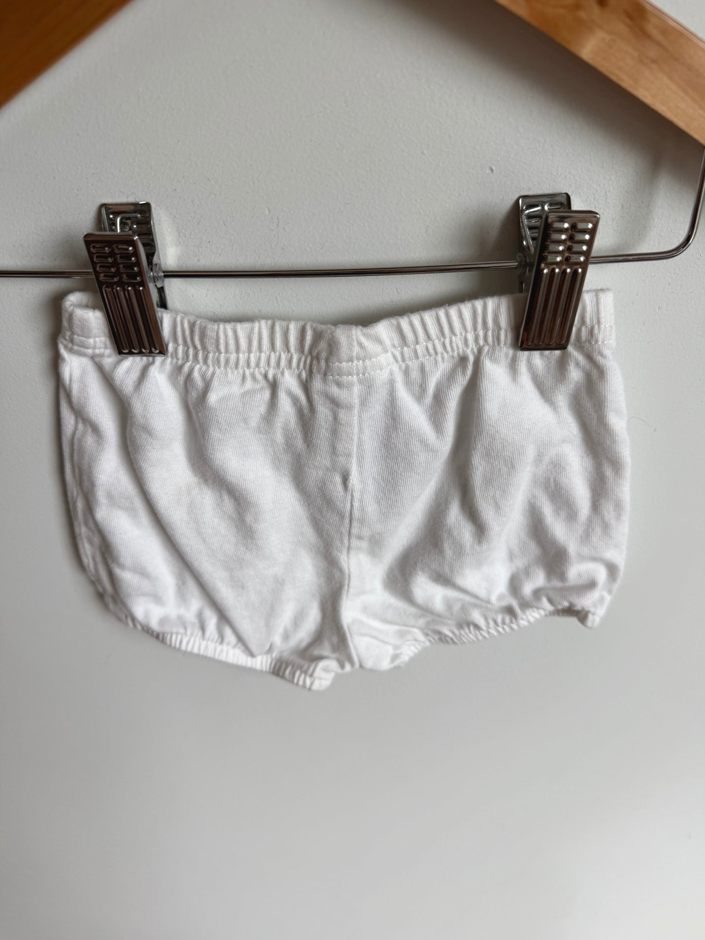 White Bloomer Cotton Shorts / 3-6m