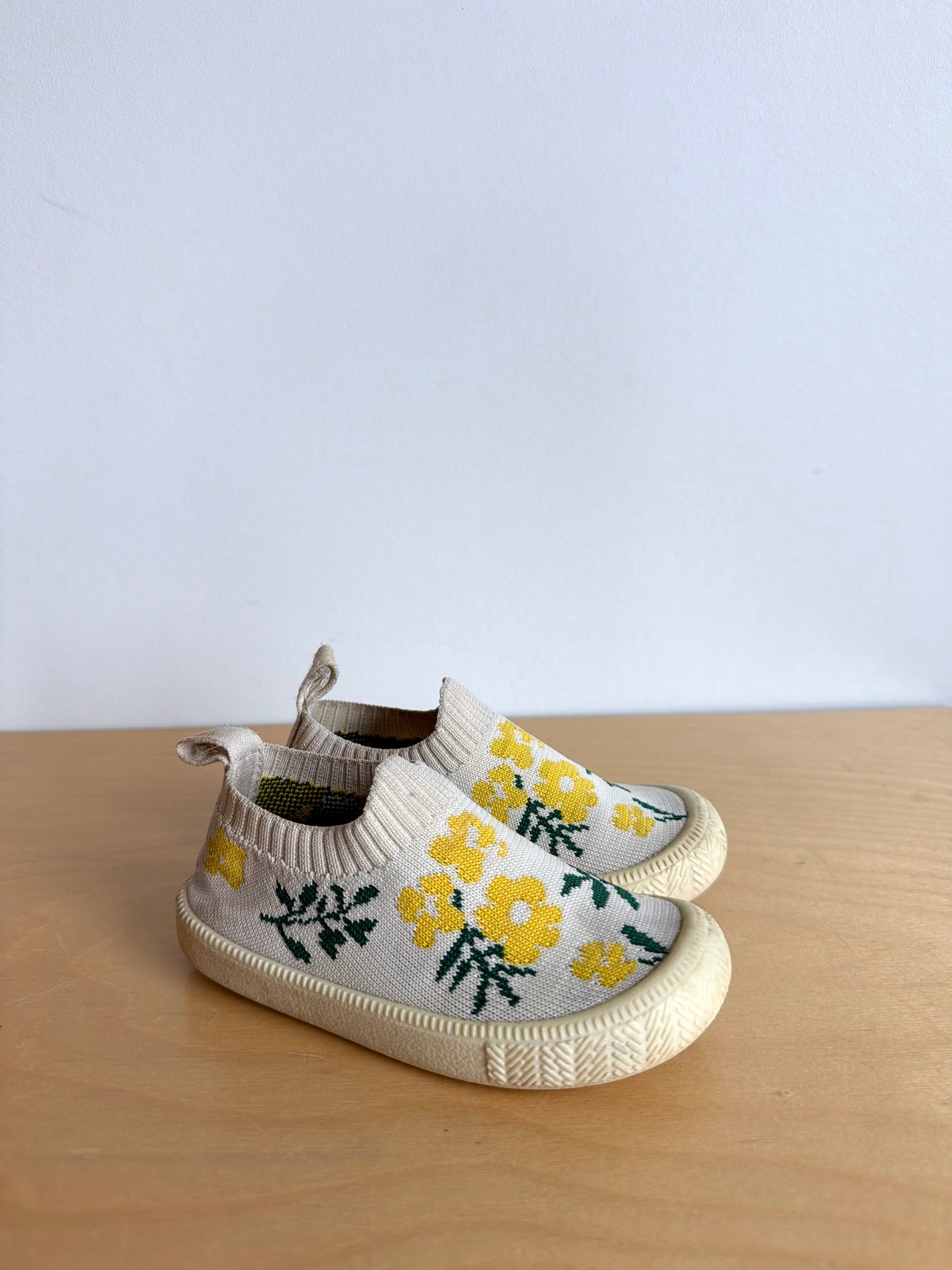 Jan & Jul Yellow Flower Knit Slip On Shoes / Size 7 Toddler