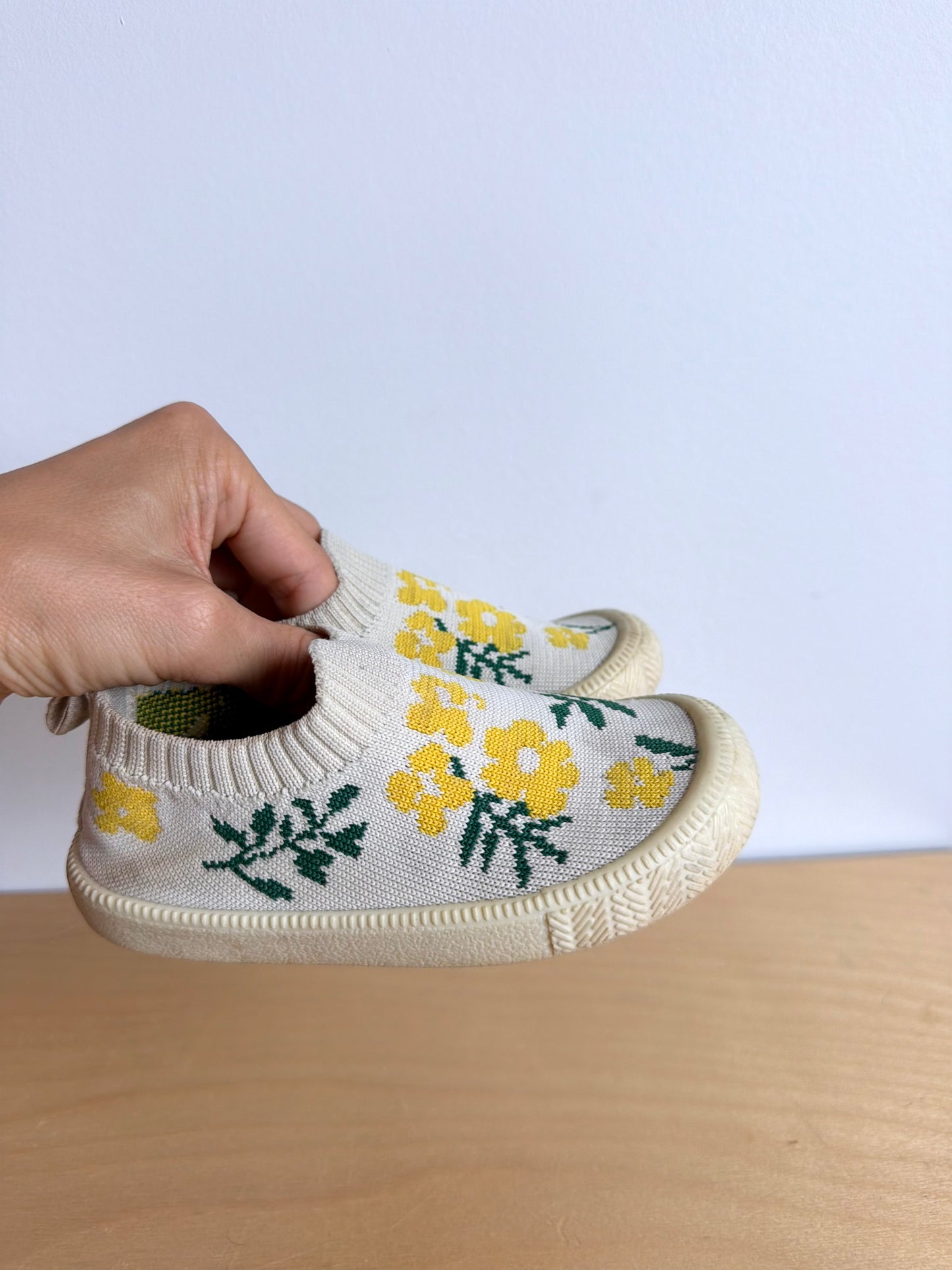 Jan & Jul Yellow Flower Knit Slip On Shoes / Size 7 Toddler