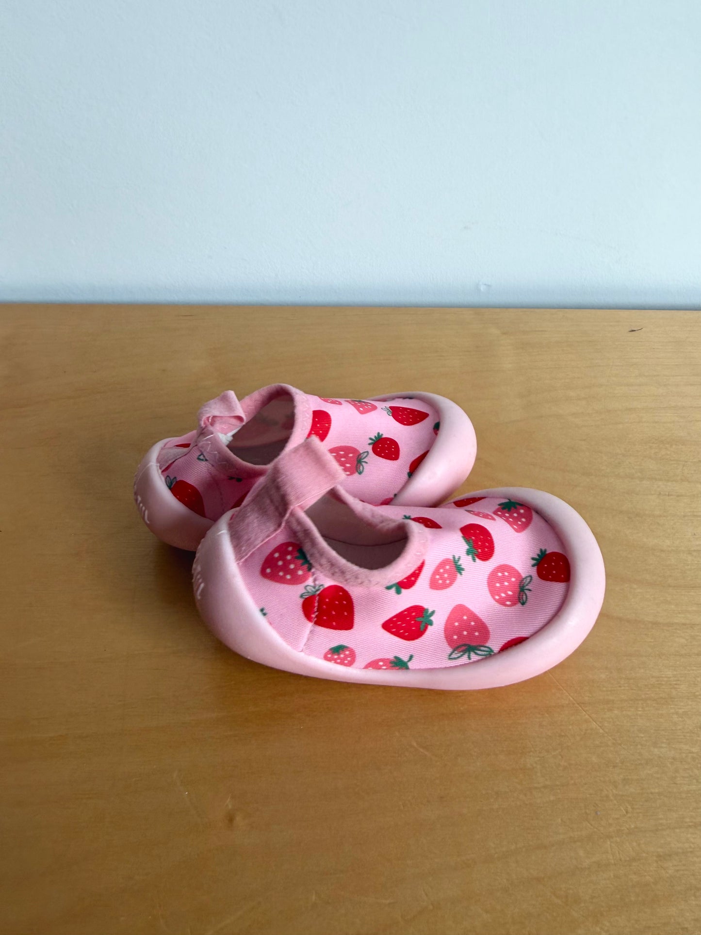 Jan & Jul Strawberry Water Shoes / Size 5 Toddler