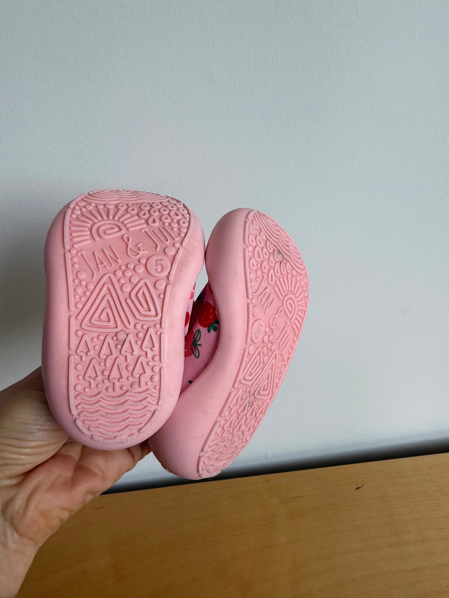 Jan & Jul Strawberry Water Shoes / Size 5 Toddler