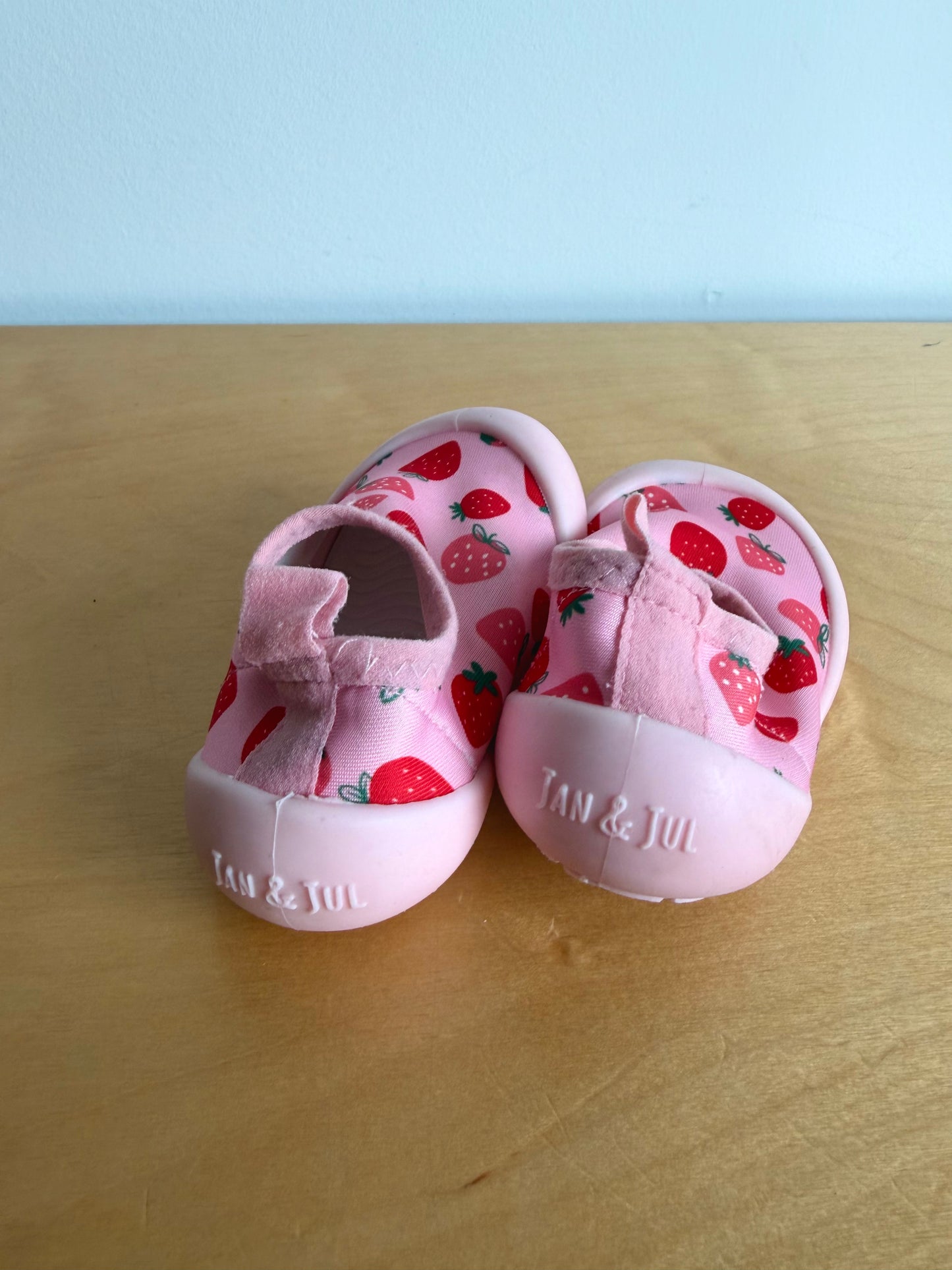 Jan & Jul Strawberry Water Shoes / Size 5 Toddler