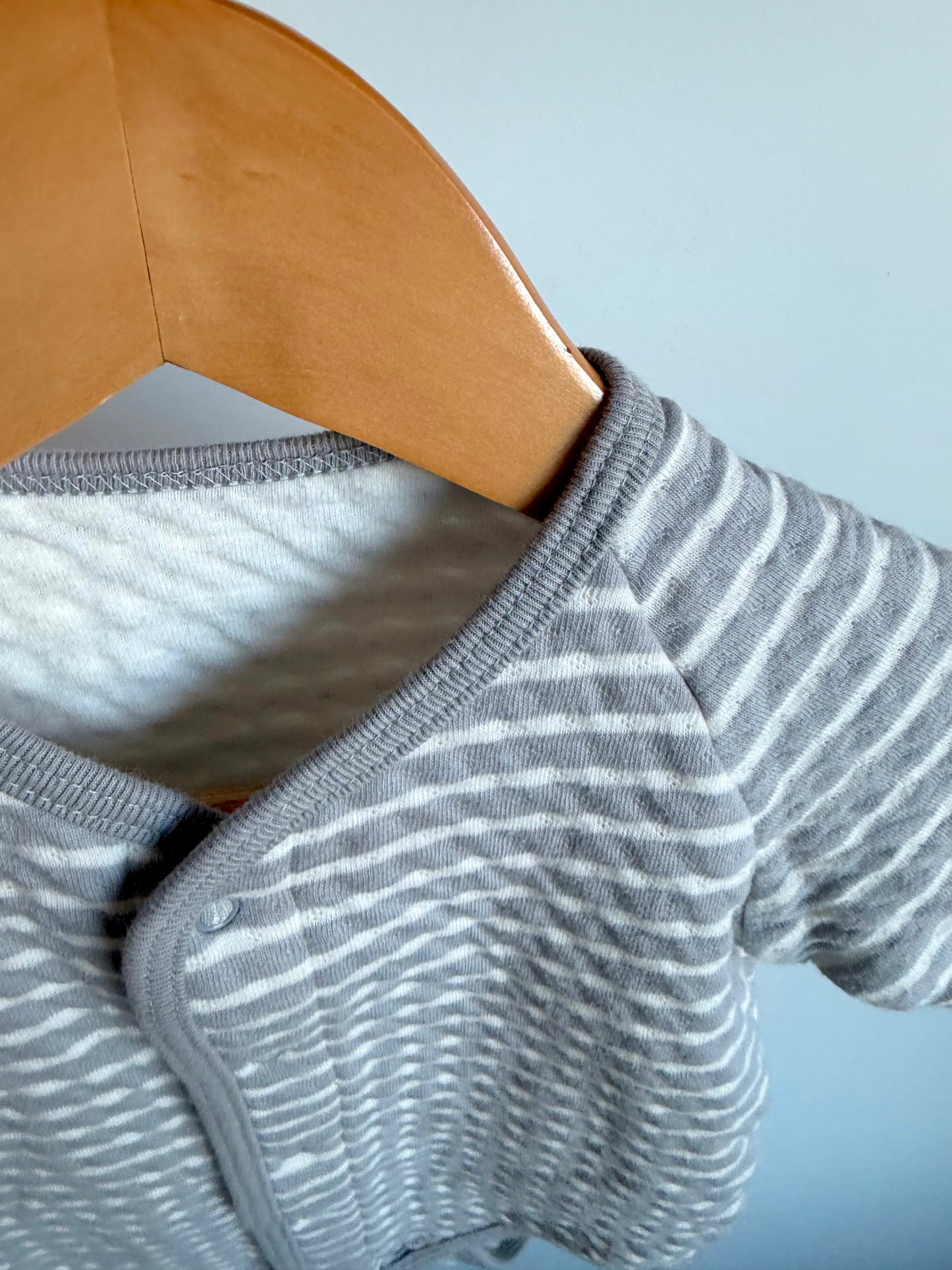 Striped Grey + White Thick Bodysuit / 6m