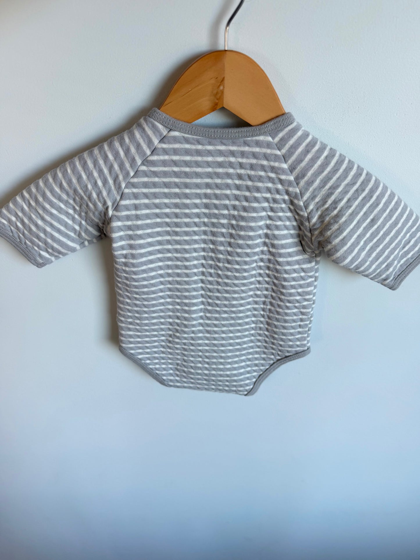 Striped Grey + White Thick Bodysuit / 6m