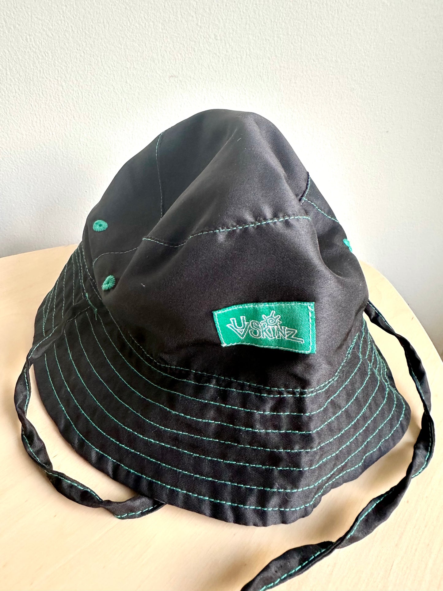 Black Fish Bucket Hat / 2T