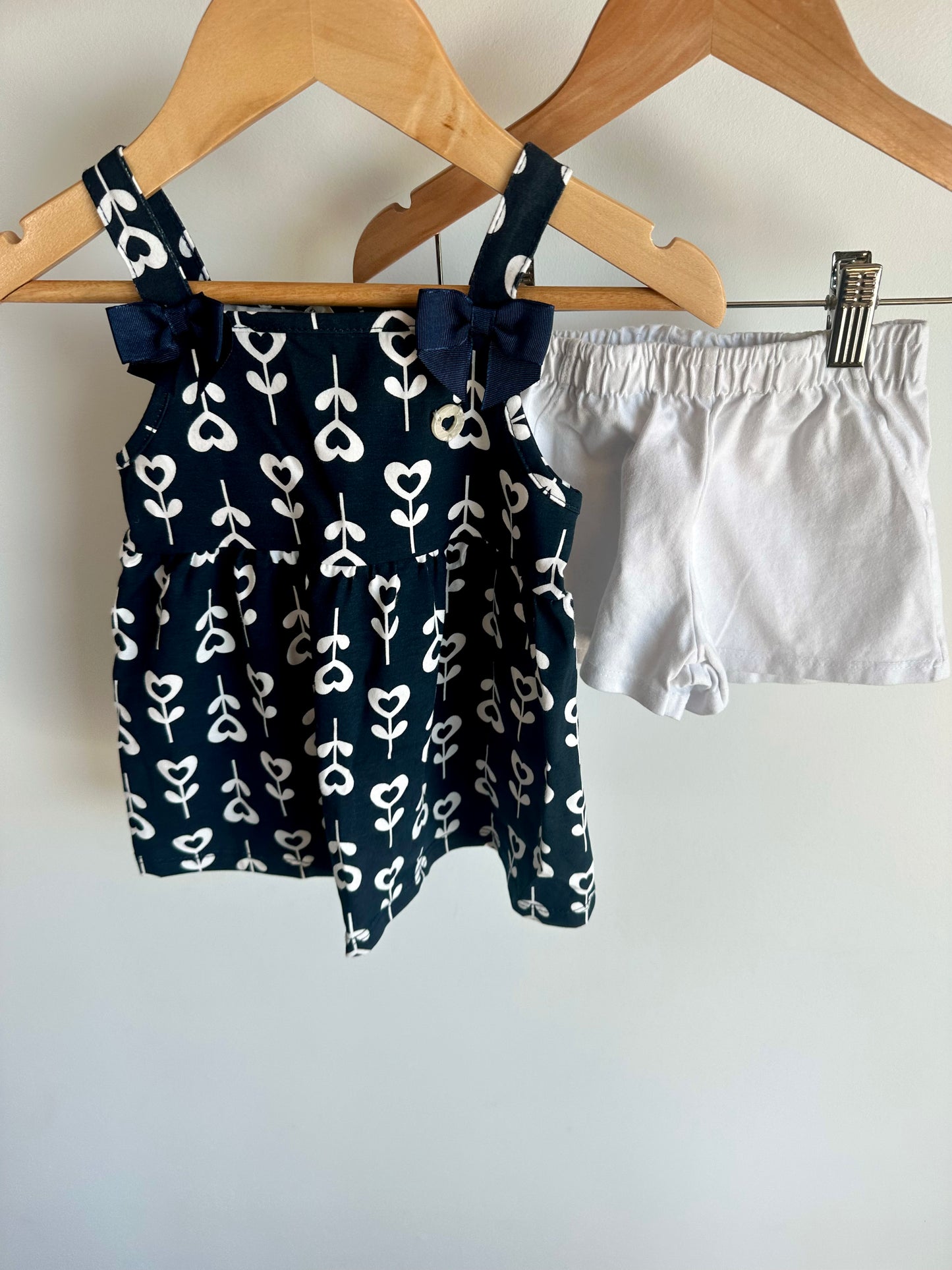 Heart Flower Top + White Shorts Set / 3T