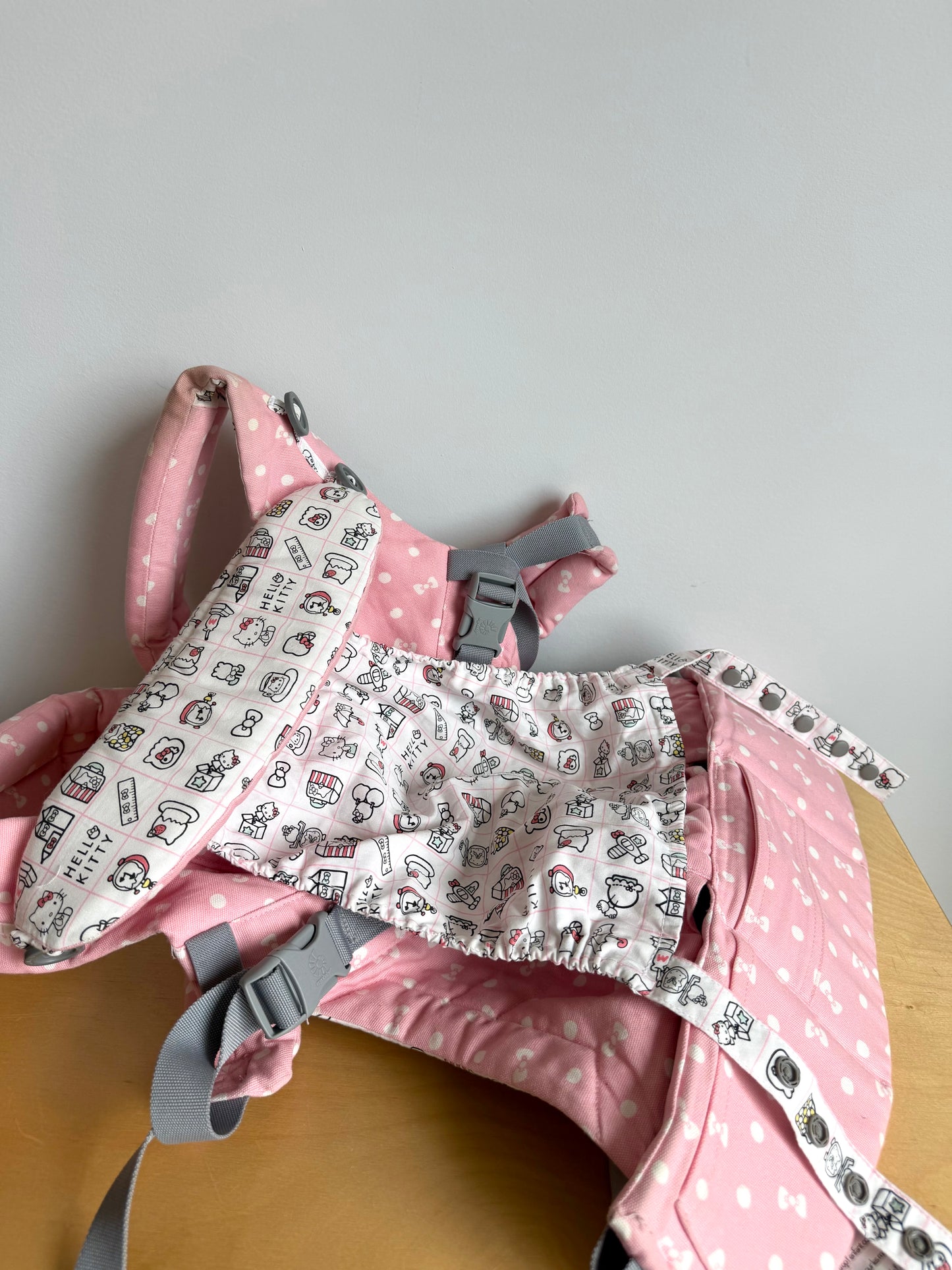 Hello Kitty Omni 360 Ergobaby Carrier / 7-45 lb (No Shipping)