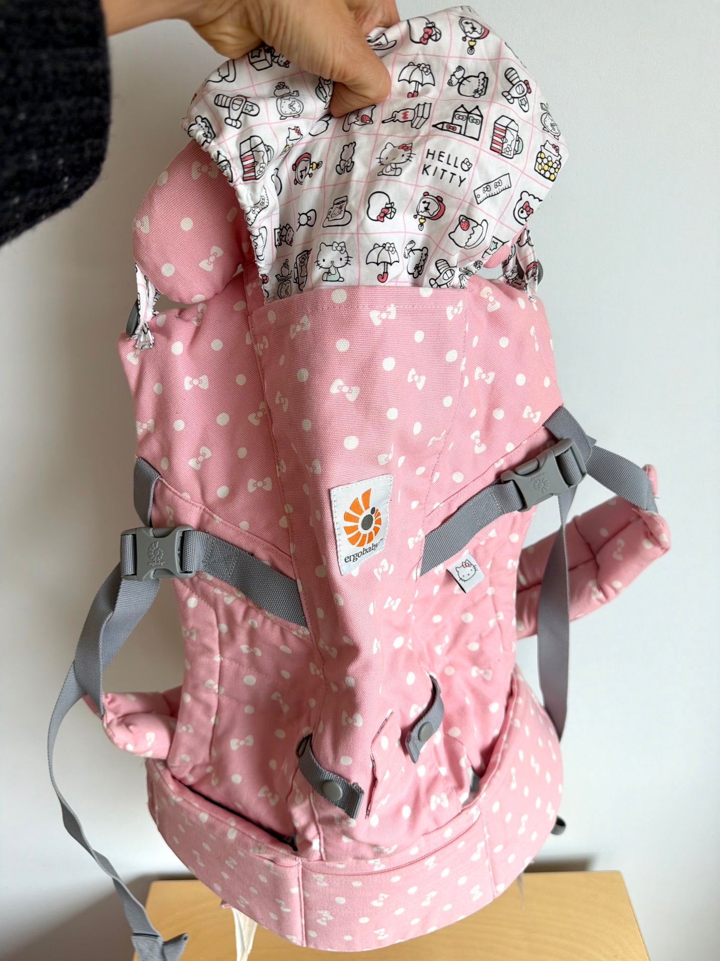 Hello Kitty Omni 360 Ergobaby Carrier / 7-45 lb (No Shipping)