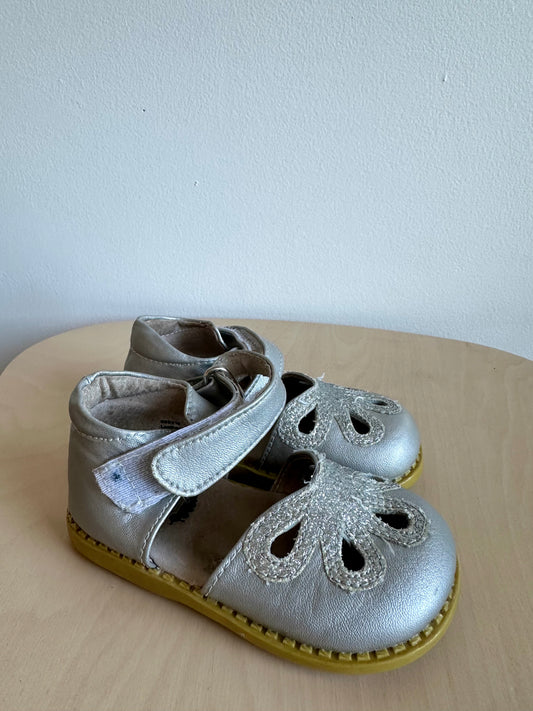 Silver Leather Sandals / Size 4 Toddler Footwear