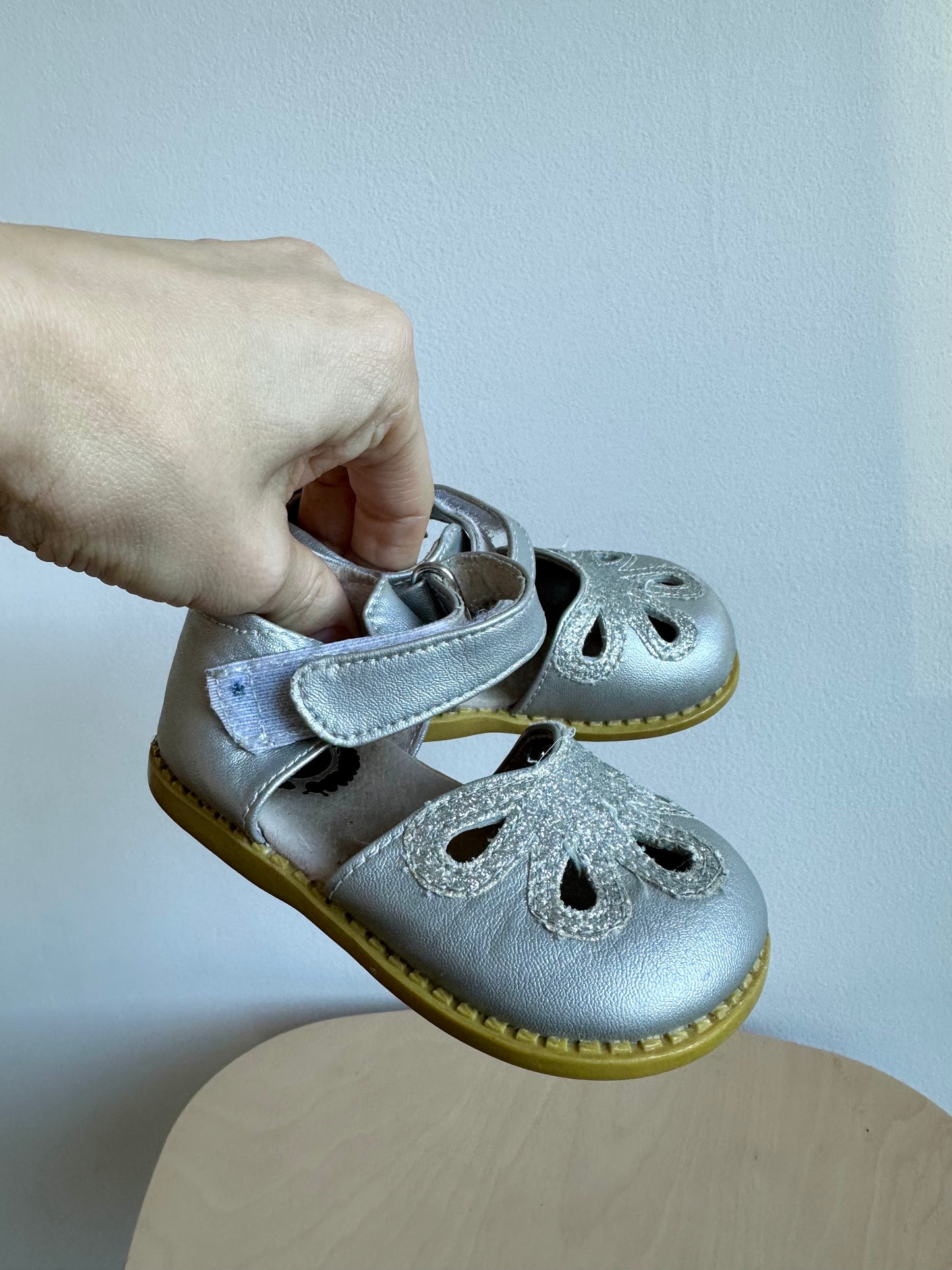 Silver Leather Sandals / Size 4 Toddler Footwear