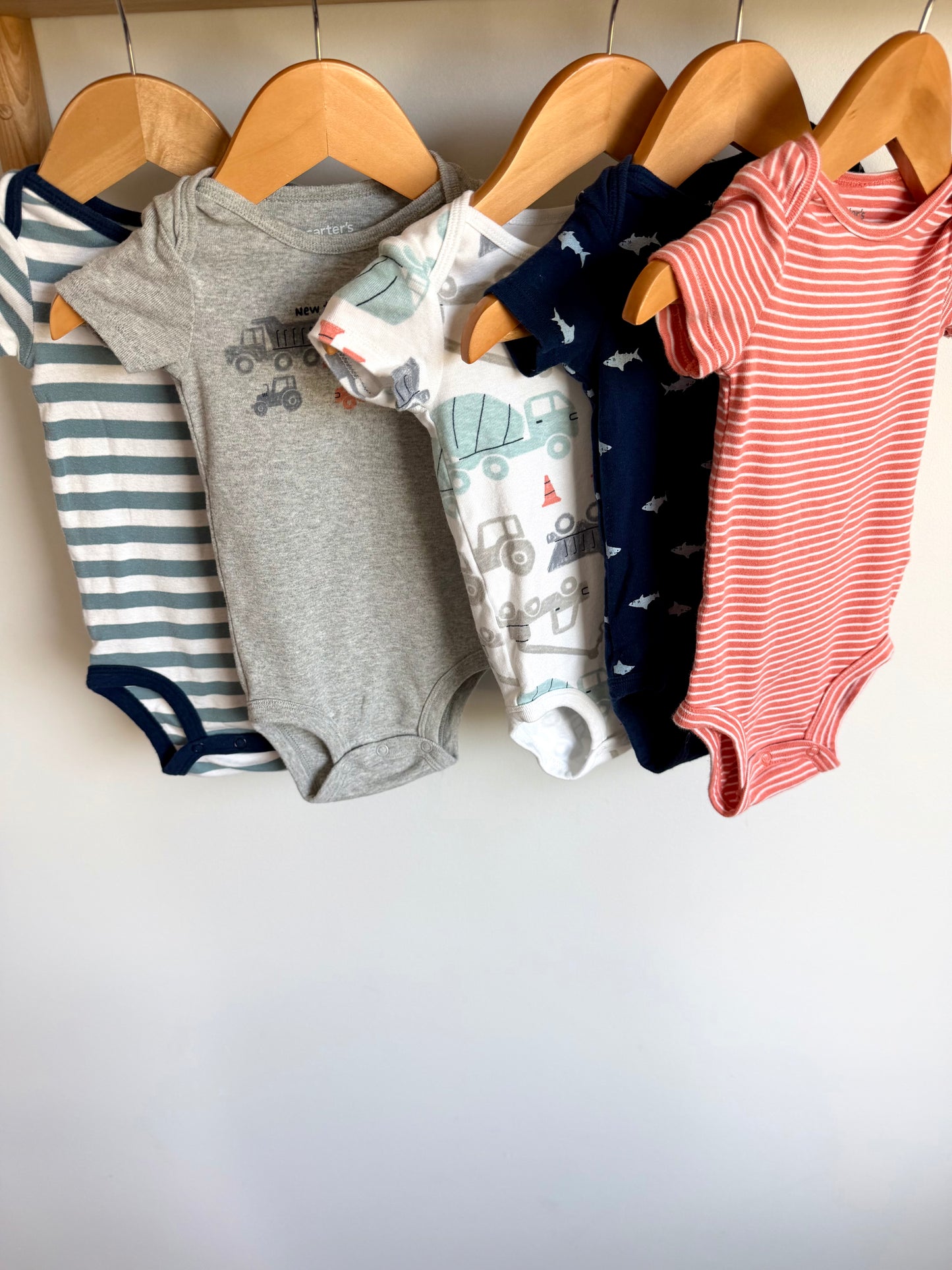 Set of 5 T-Shirt Bodysuits / 6-9m