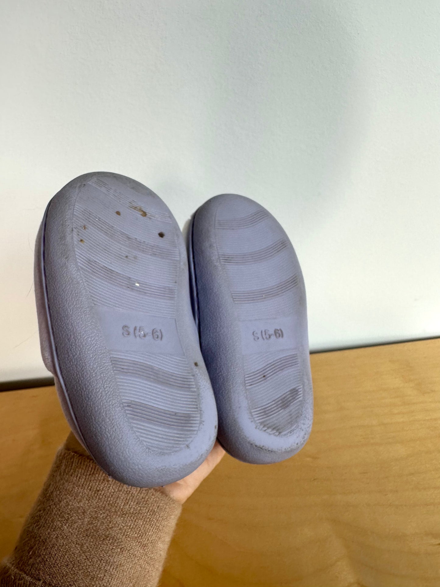 Star Unicorn Purple Slippers / Size 5-6 Toddler