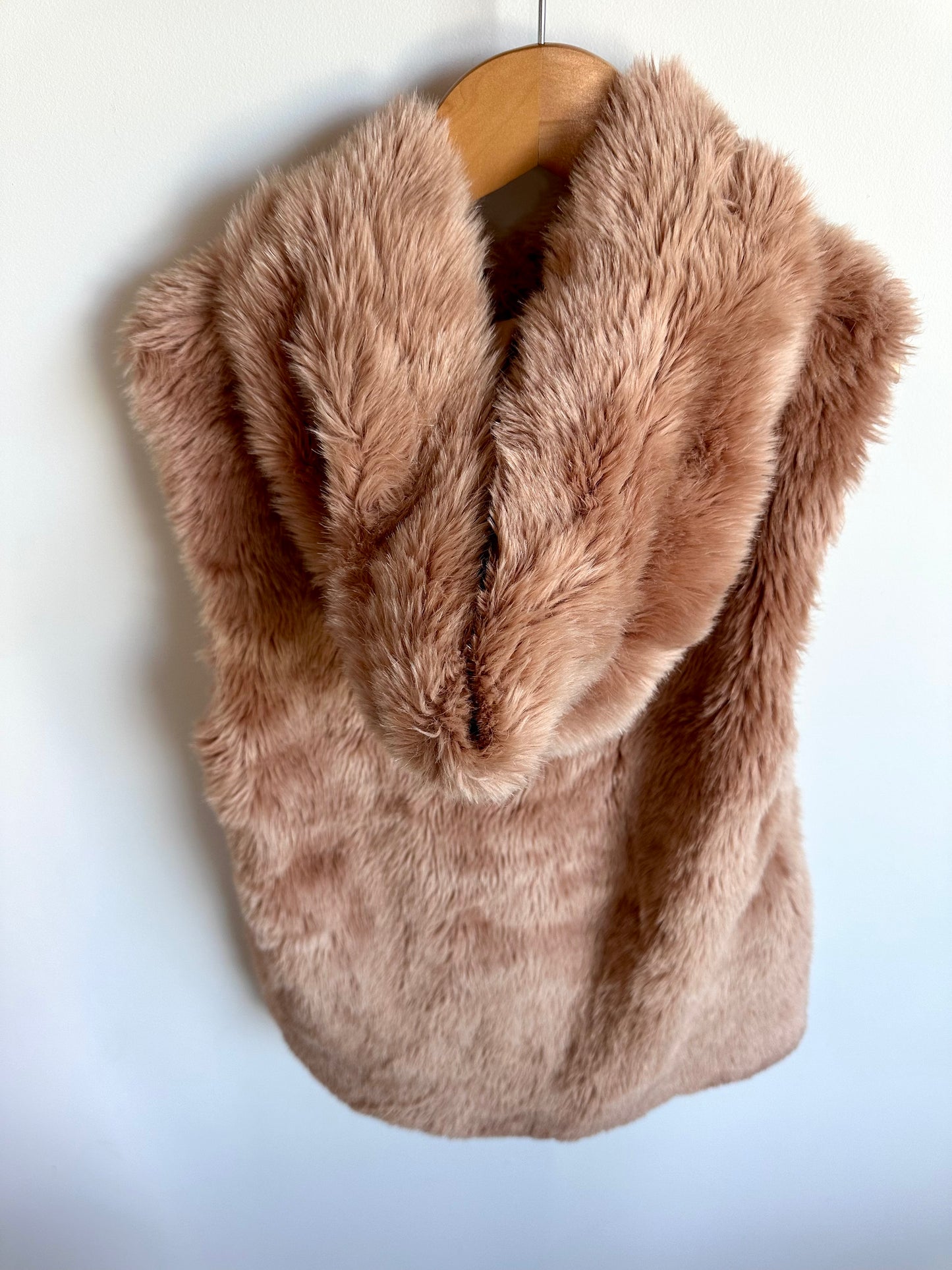 Zara Faux Fur Hooded Vest / 11-12 years