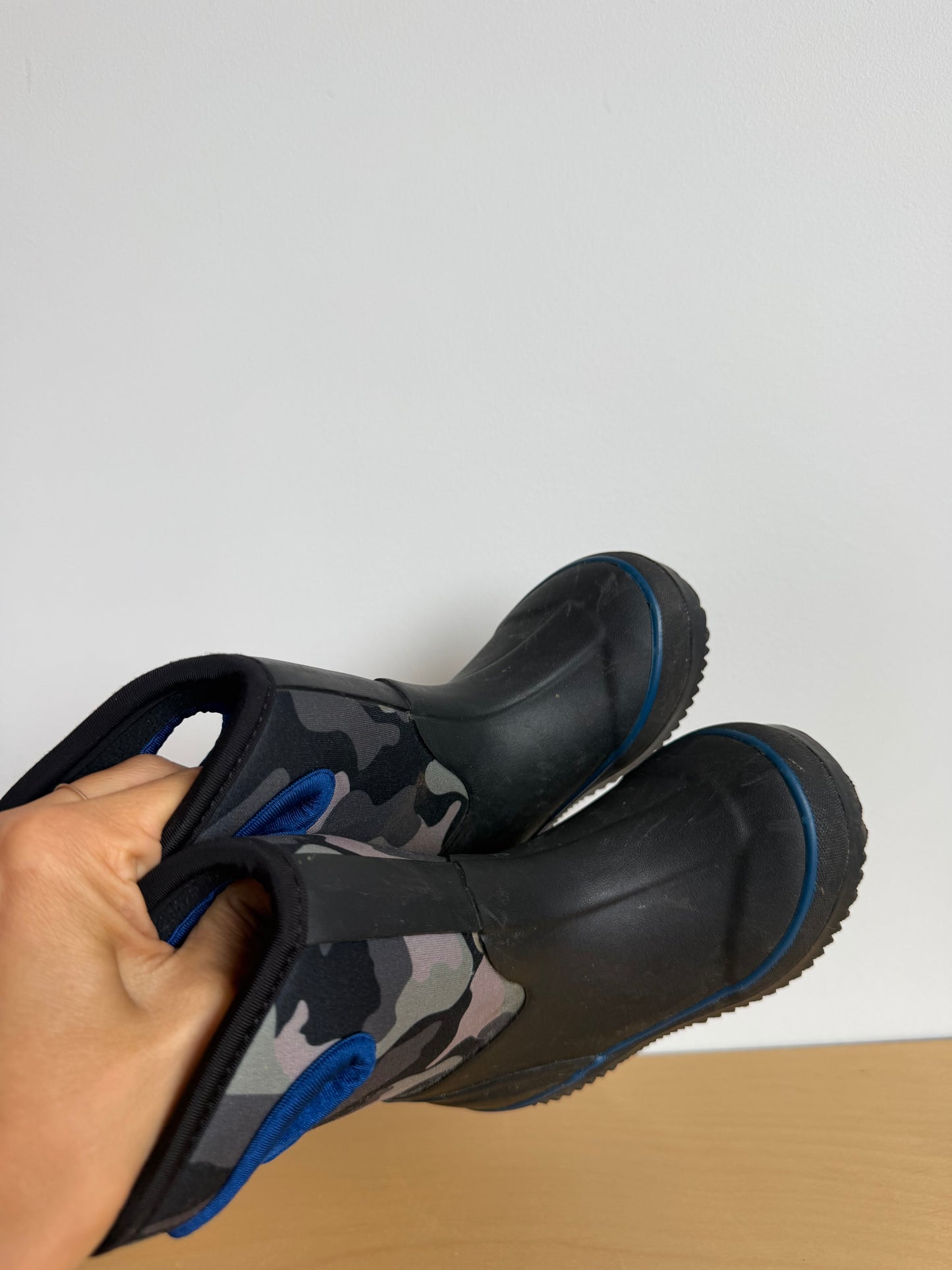 Camo Blue Trim Boots / Size 7 toddler