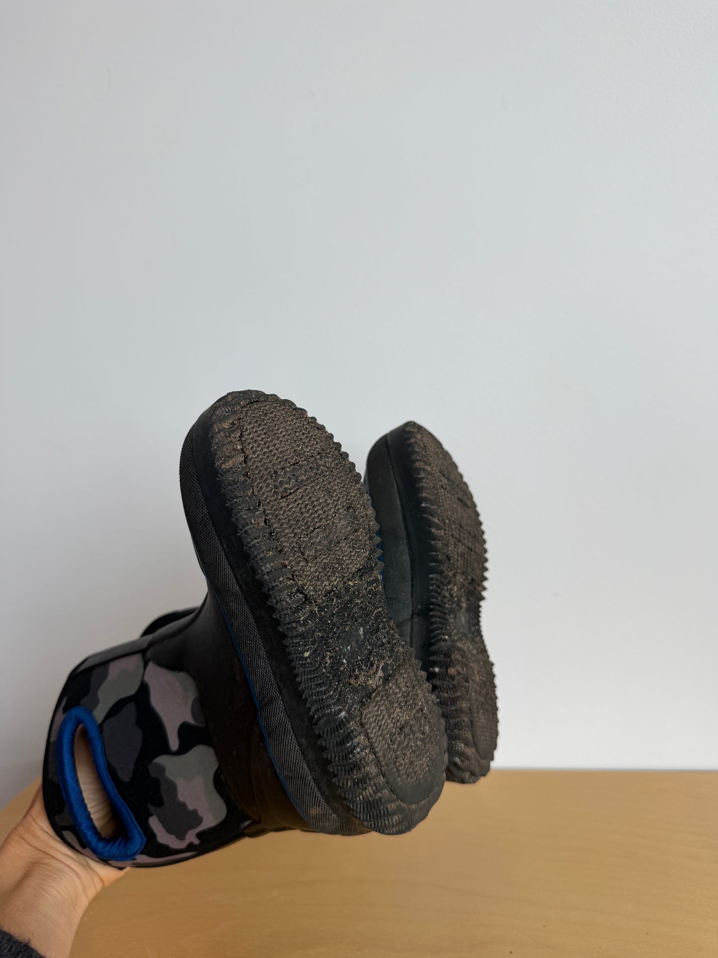 Camo Blue Trim Boots / Size 7 toddler
