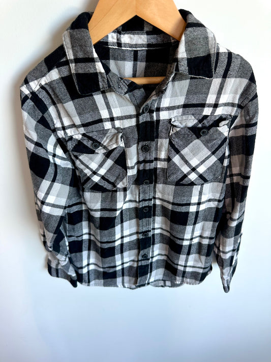 Black Plaid Flannel / 7-8 years