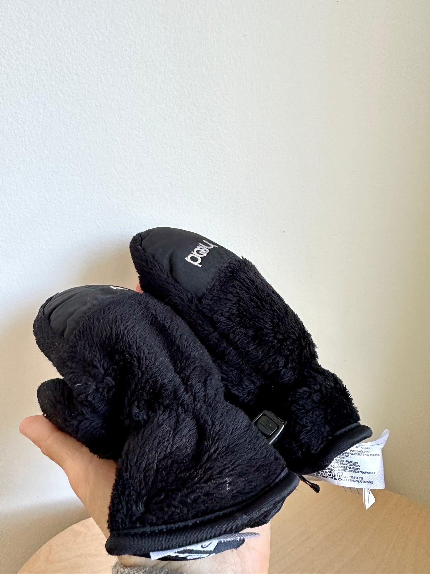 Black Winter Gloves / 2-4T