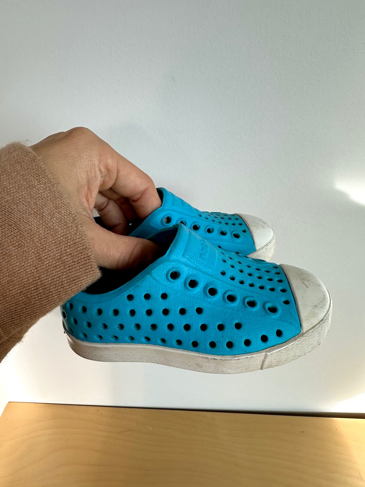 Native Bright Blue Shoes / Size 5 Toddler