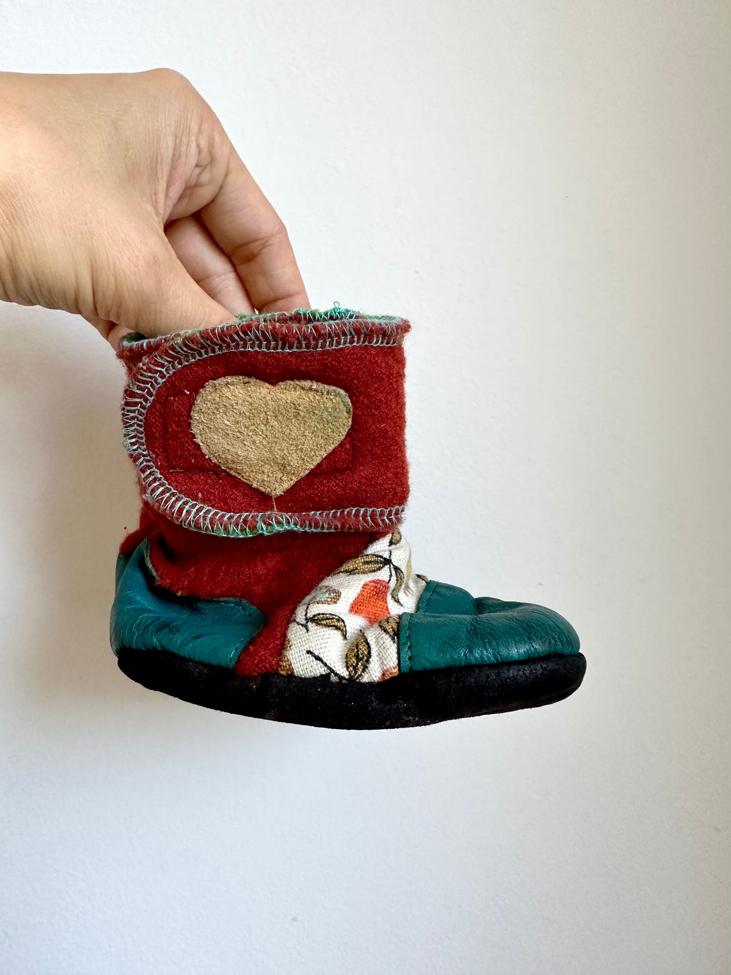 Nooks Heart Soft Boots (PLAY)  / 6-12m?