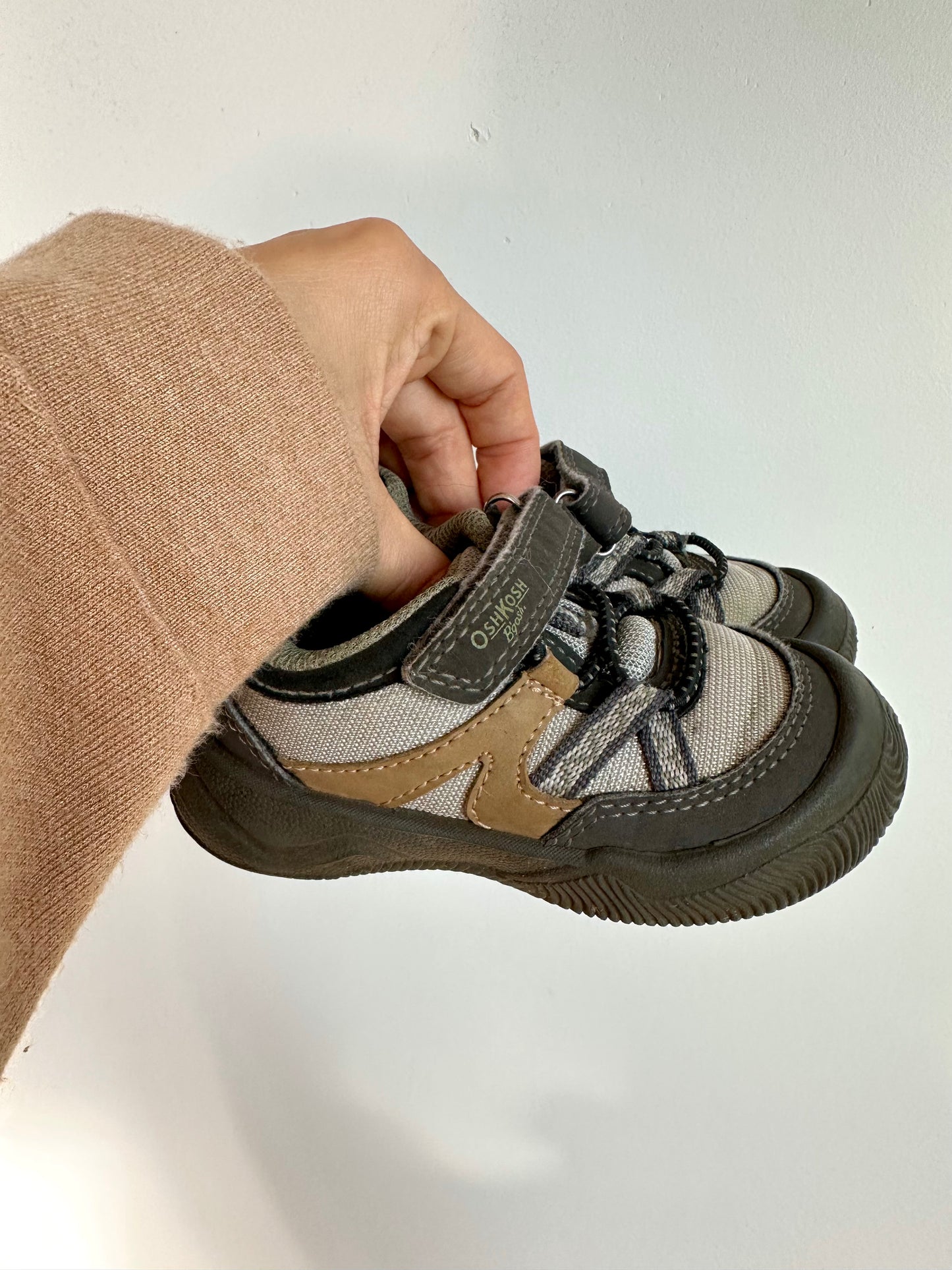 Brown Velcro Shoes / Size 5 Toddler