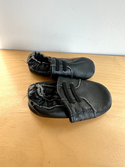Black Leather Soft Sole Shoes (PLAY) / Size 4 Toddler?