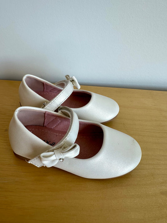 White Ballet Flats with Bow / Size 7 Toddler