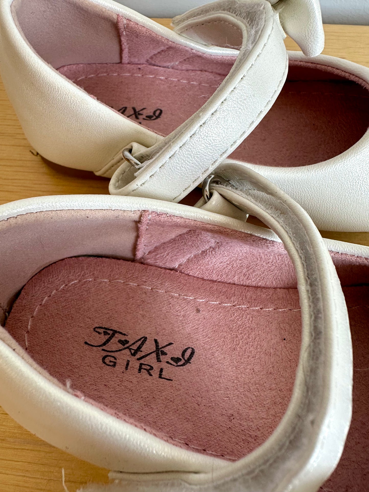 White Ballet Flats with Bow / Size 7 Toddler