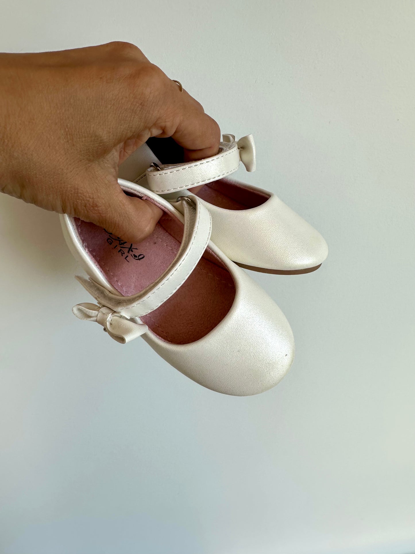 White Ballet Flats with Bow / Size 7 Toddler