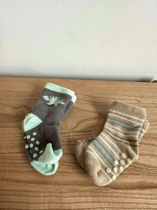 Grippy Dino + Stripe Socks (2) / 0-3m?