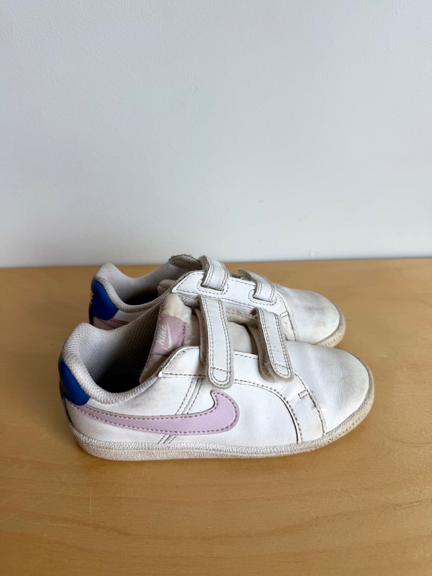 White Nike Pink Swoosh Runners / Size 10 Toddler