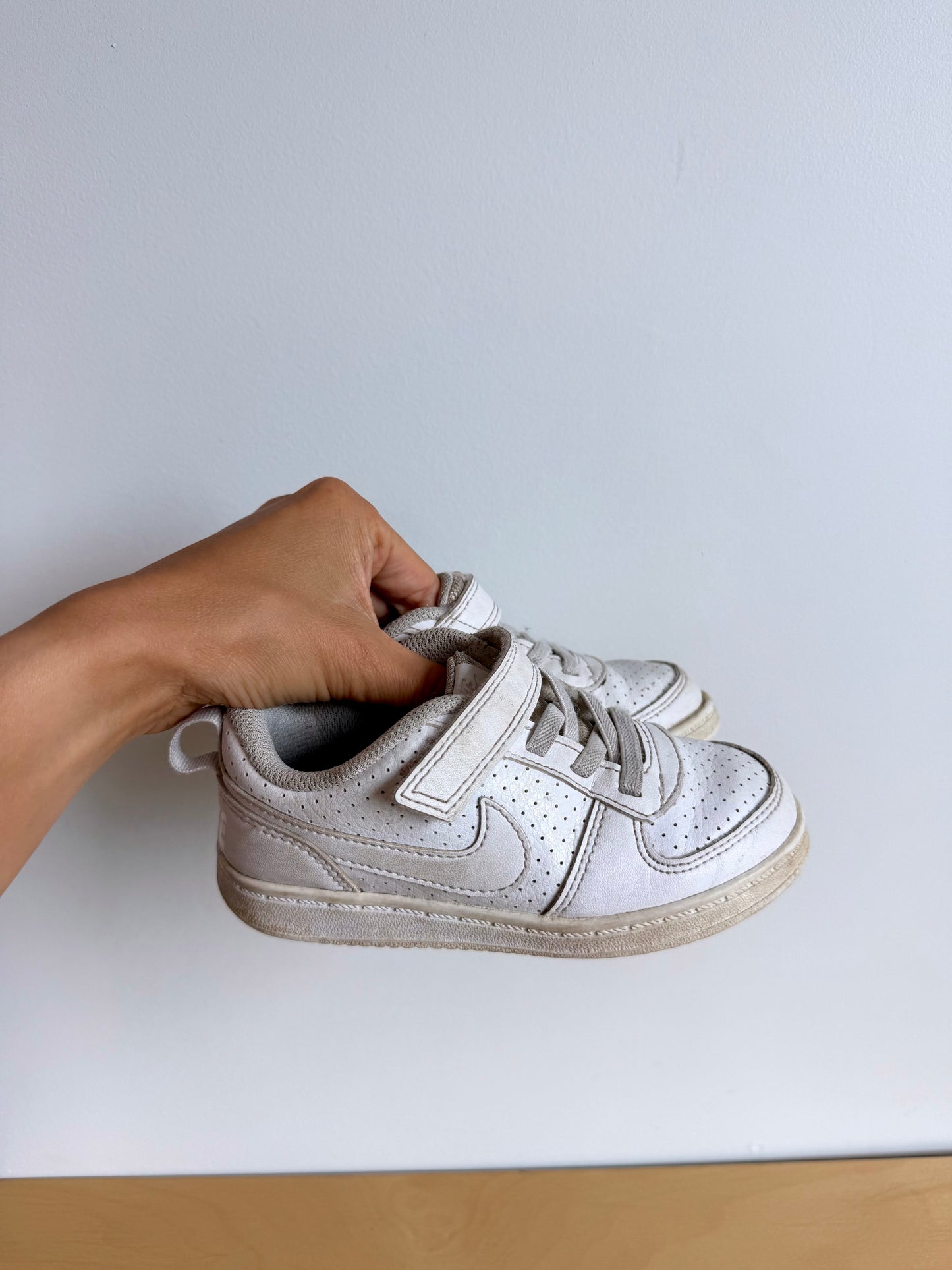 Nike White Runners / 9 Toddler