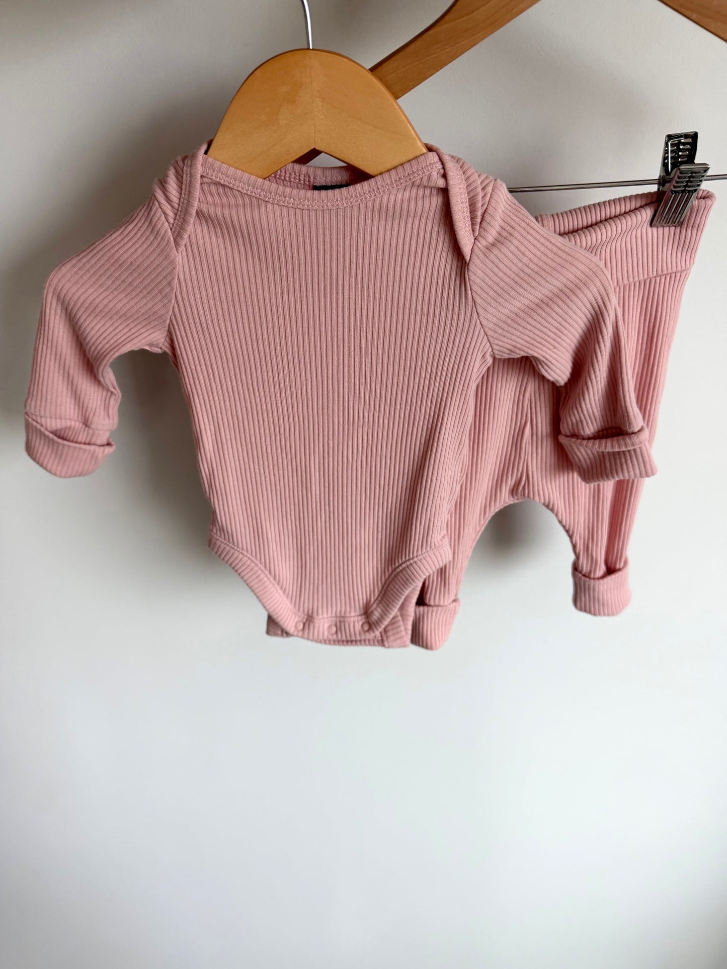 Pink Ribbed Bodysuit + Pants Set / 0-3m