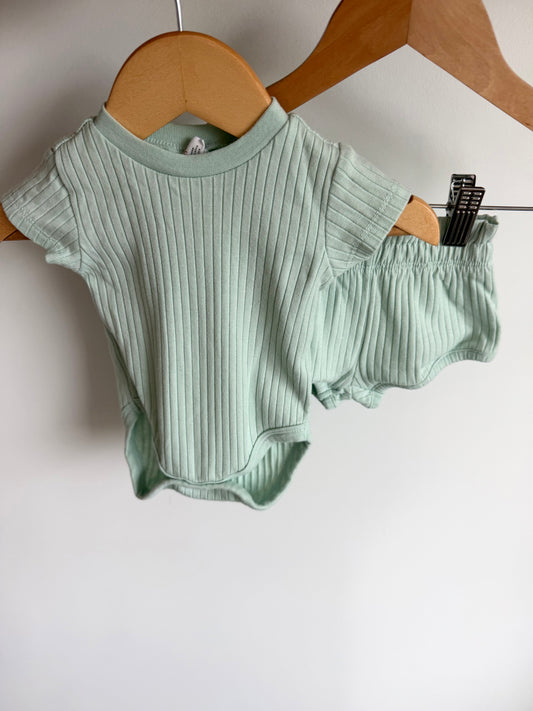 Mint Green Bodysuit + Bee Bottom Set / 3m