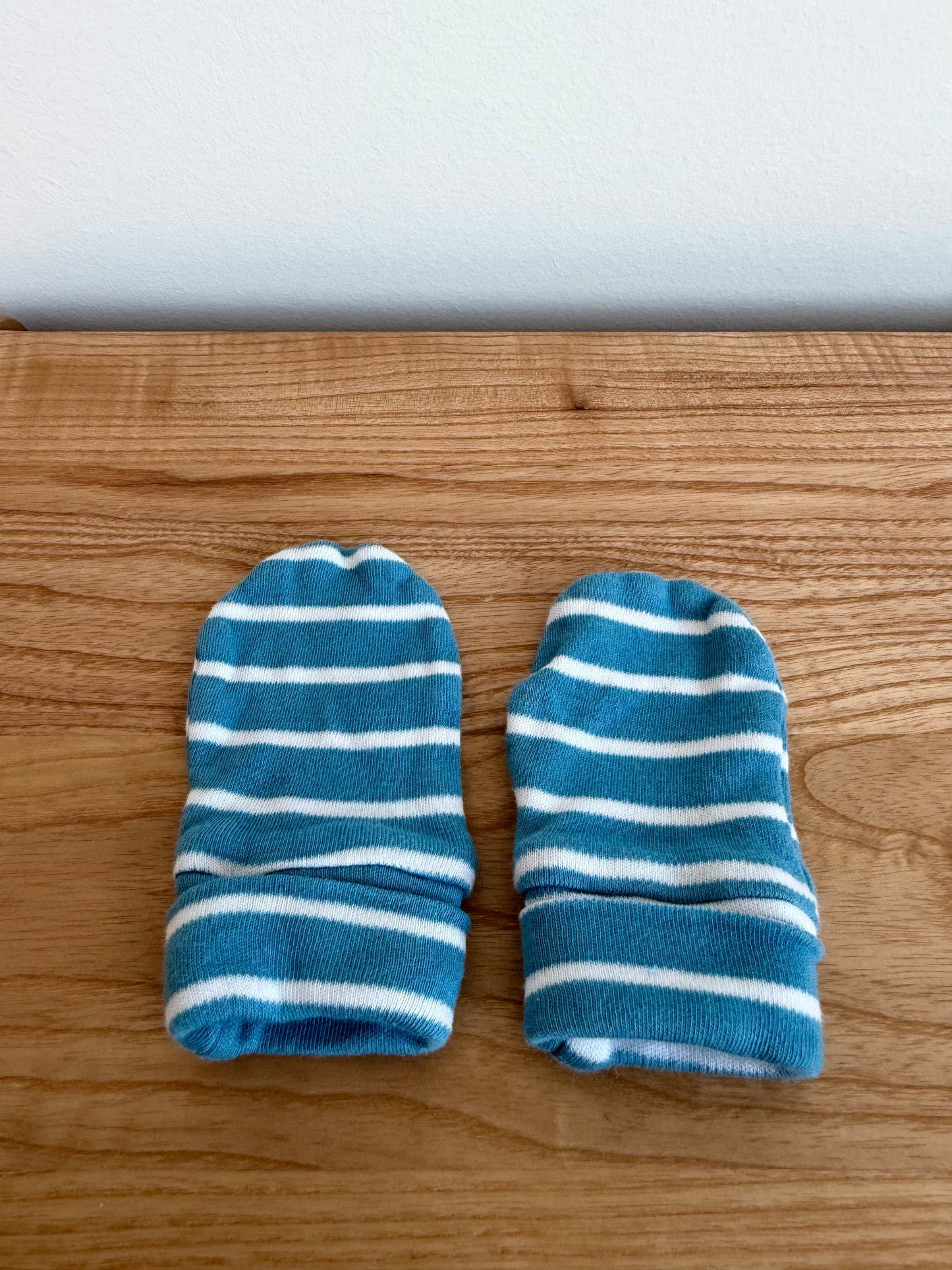 Blue Striped Mits / 0-9m