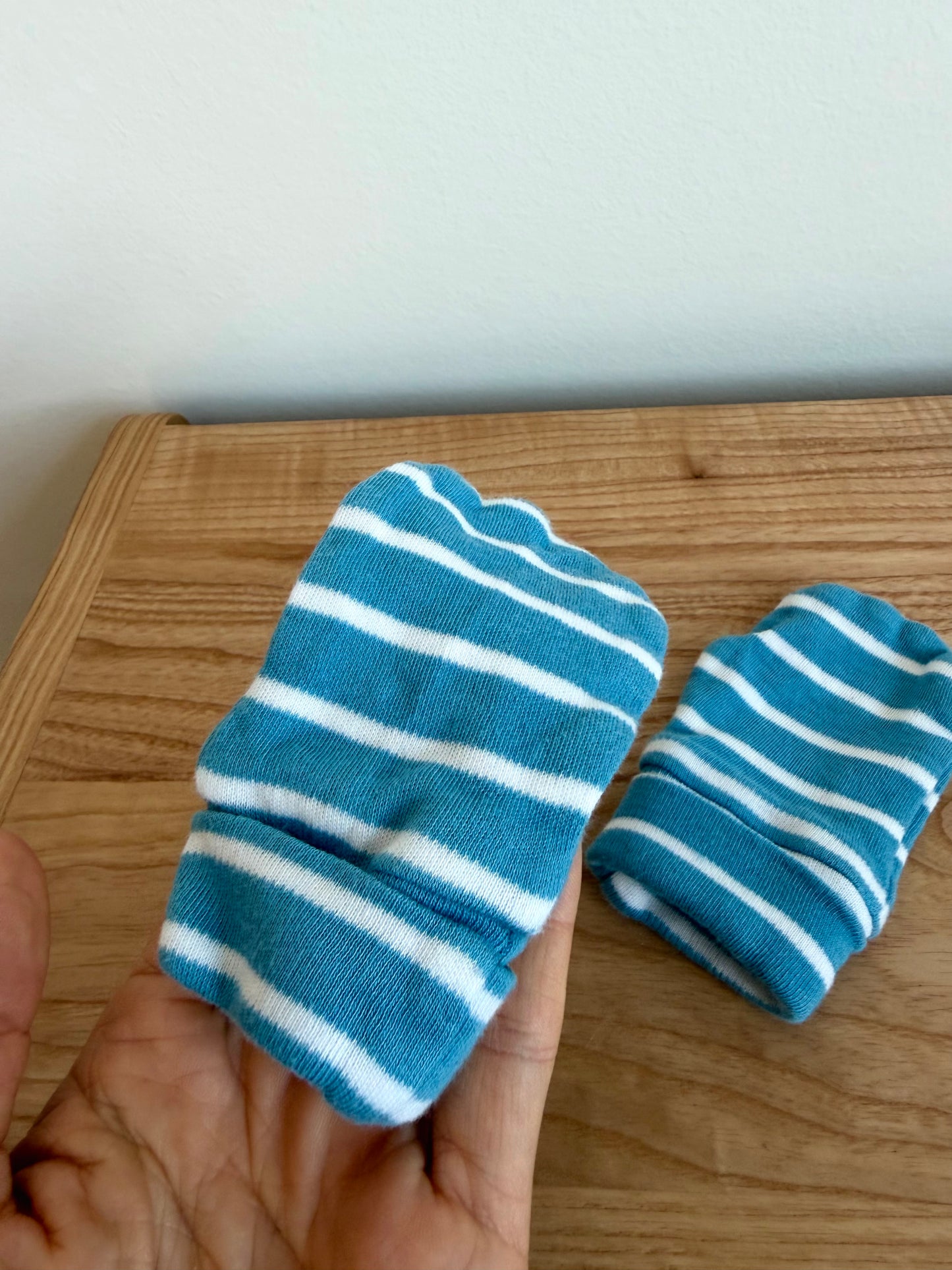 Blue Striped Mits / 0-9m