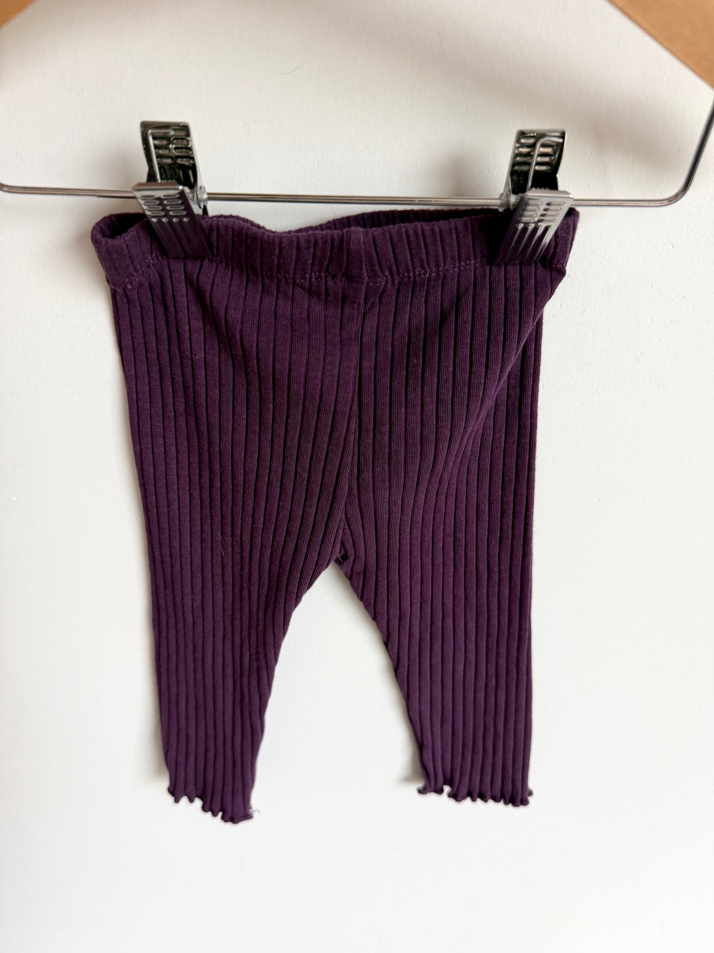 Purple Ribbed Leggings / 3-6m