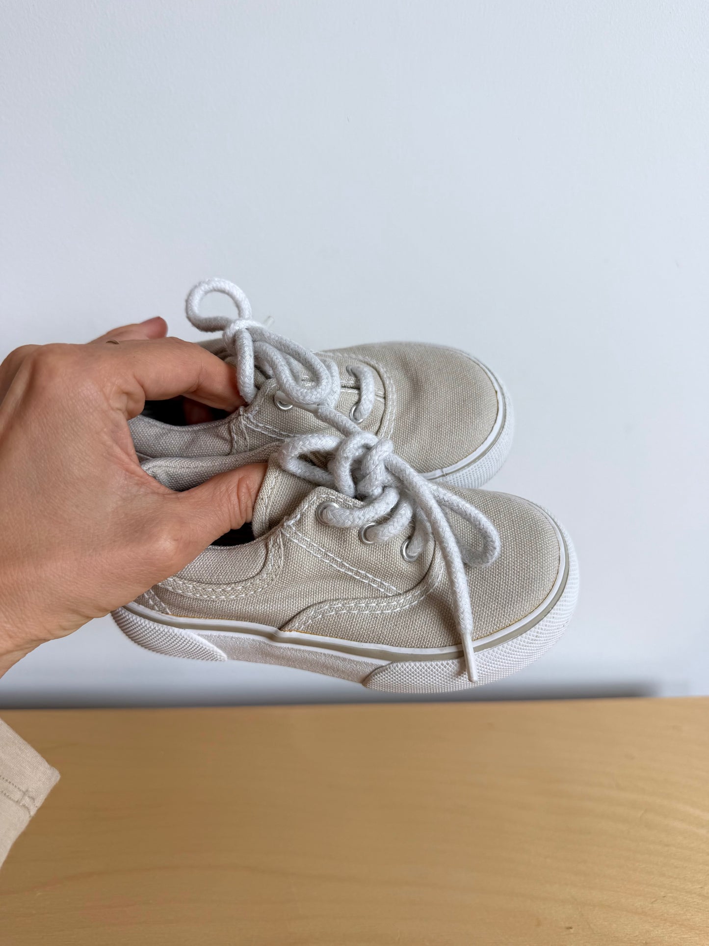 Gap Tan Sneakers / 9 Toddler