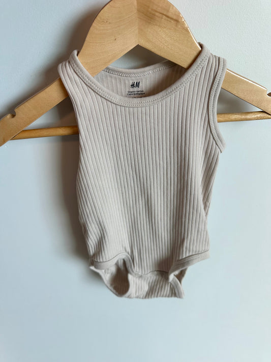 H&M Set of 2 Sleeveless Organic Rib Bodysuits / 4-6m