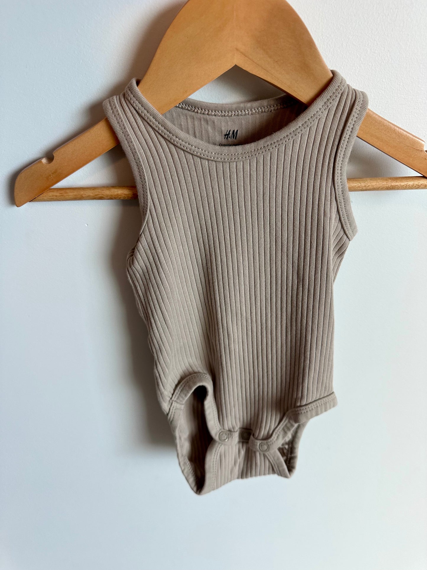 H&M Set of 2 Sleeveless Organic Rib Bodysuits / 4-6m