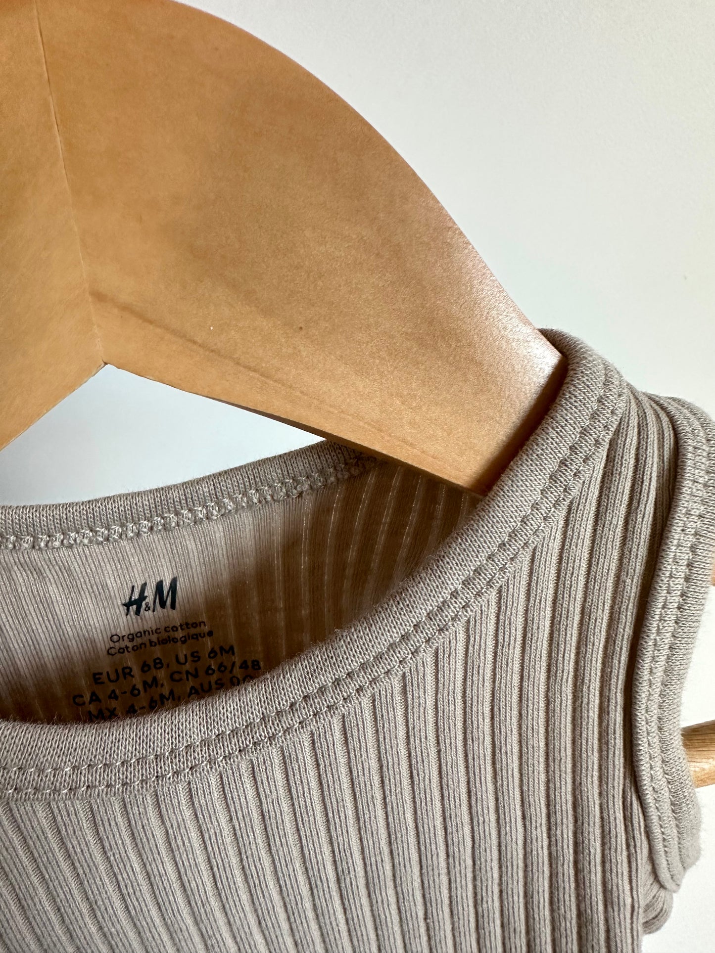 H&M Set of 2 Sleeveless Organic Rib Bodysuits / 4-6m