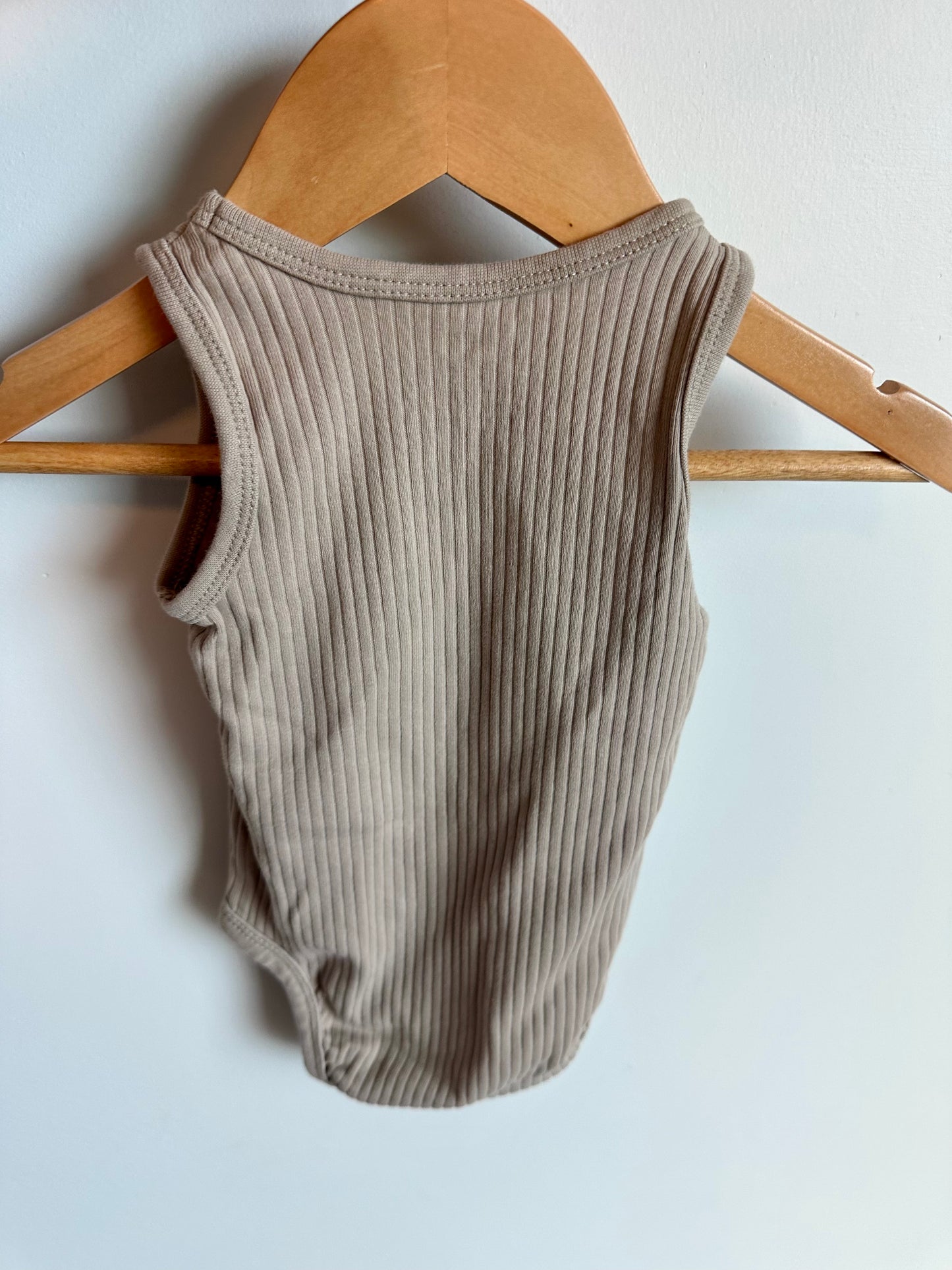 H&M Set of 2 Sleeveless Organic Rib Bodysuits / 4-6m