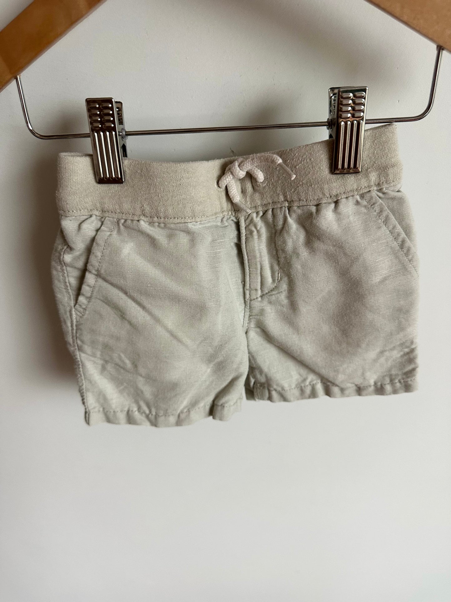 Beige Pocket Shorts / 12-18m