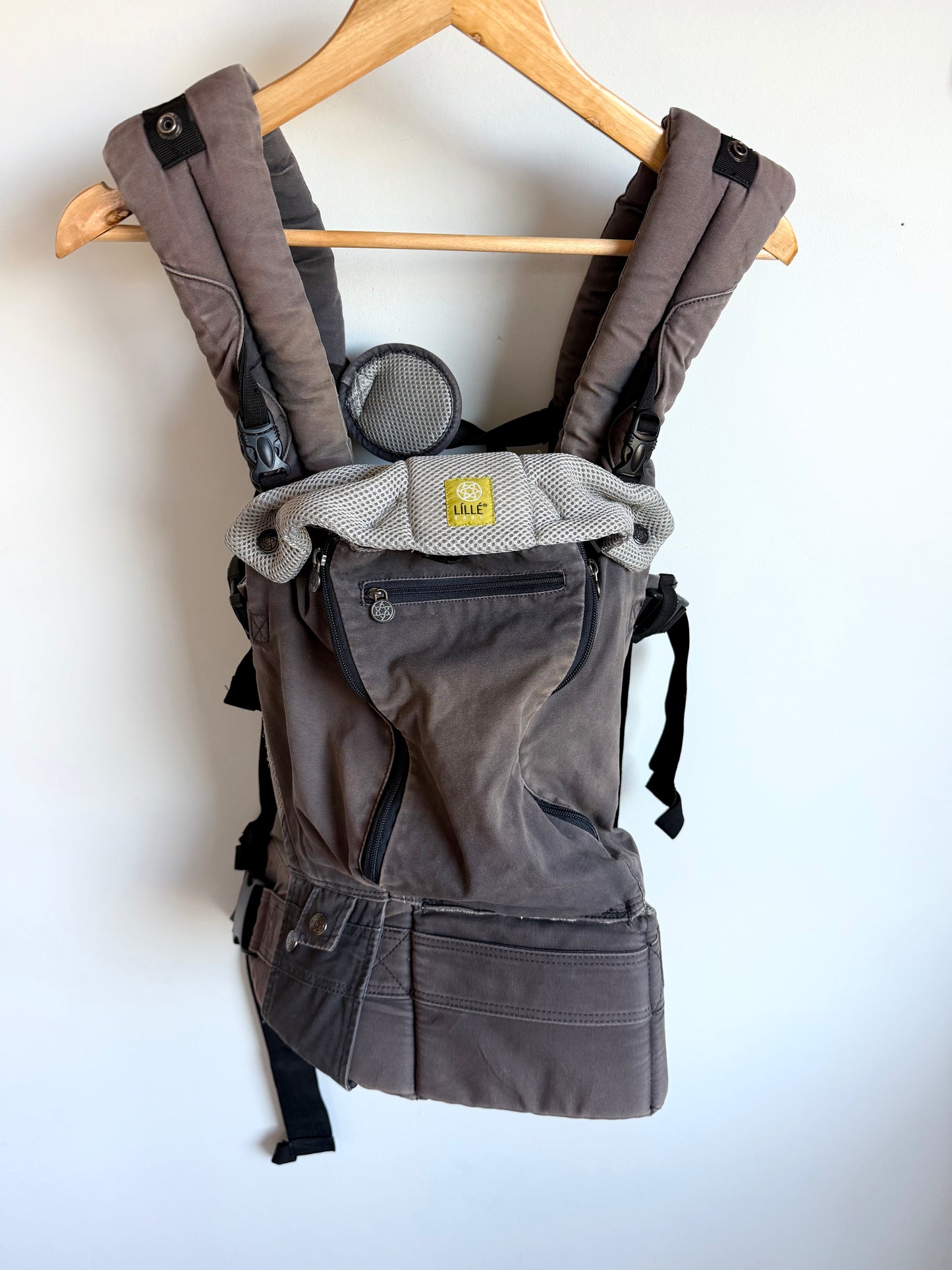 LILLEbaby Carrier / 7-45lbs (No Shipping)