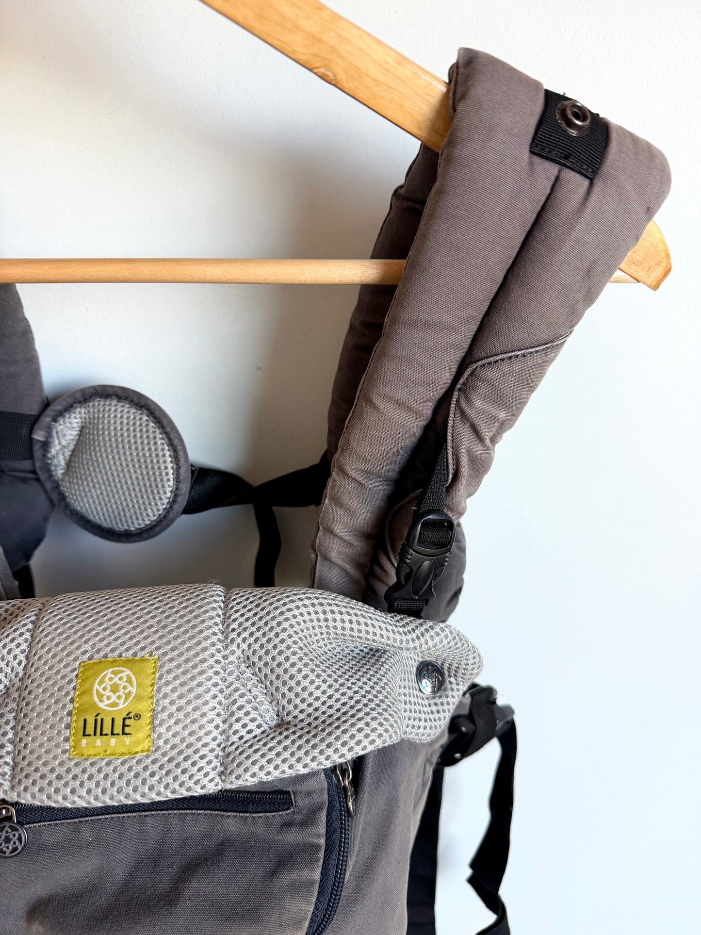 LILLEbaby Carrier / 7-45lbs (No Shipping)
