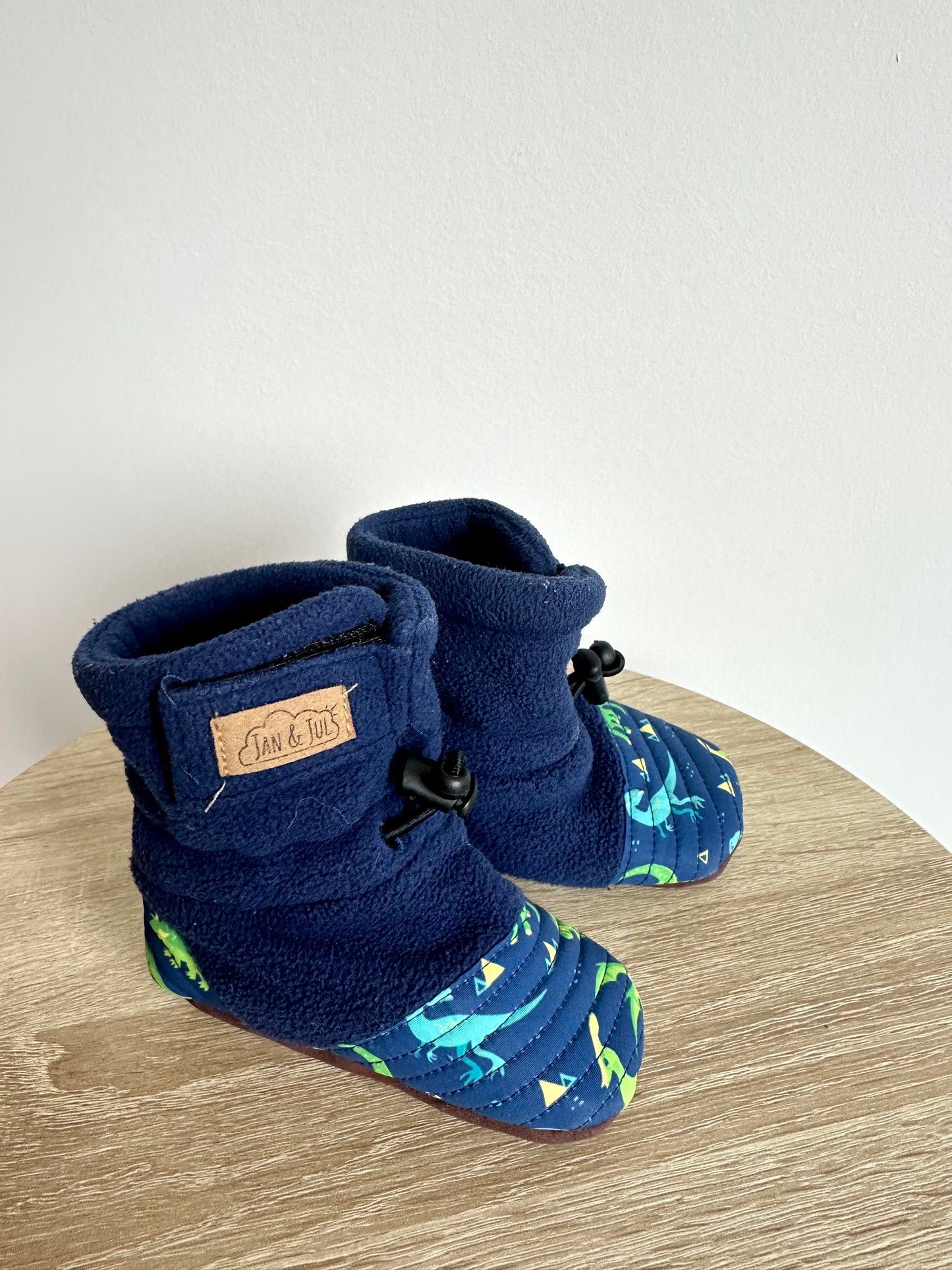 Jan & Jul Stay-Put Navy Dino Booties / 3-12m (S)
