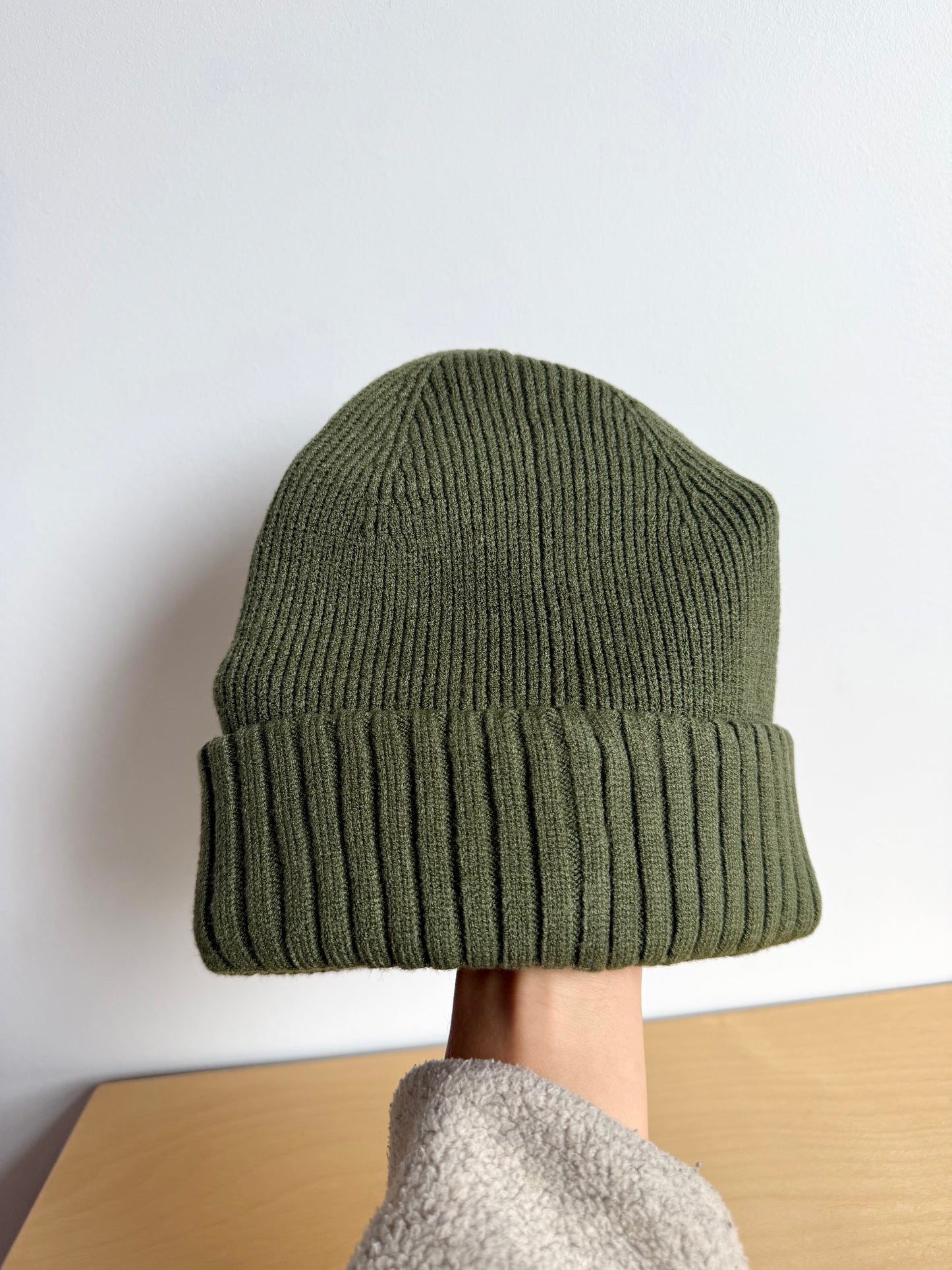 Green Toque / 10-12 years?